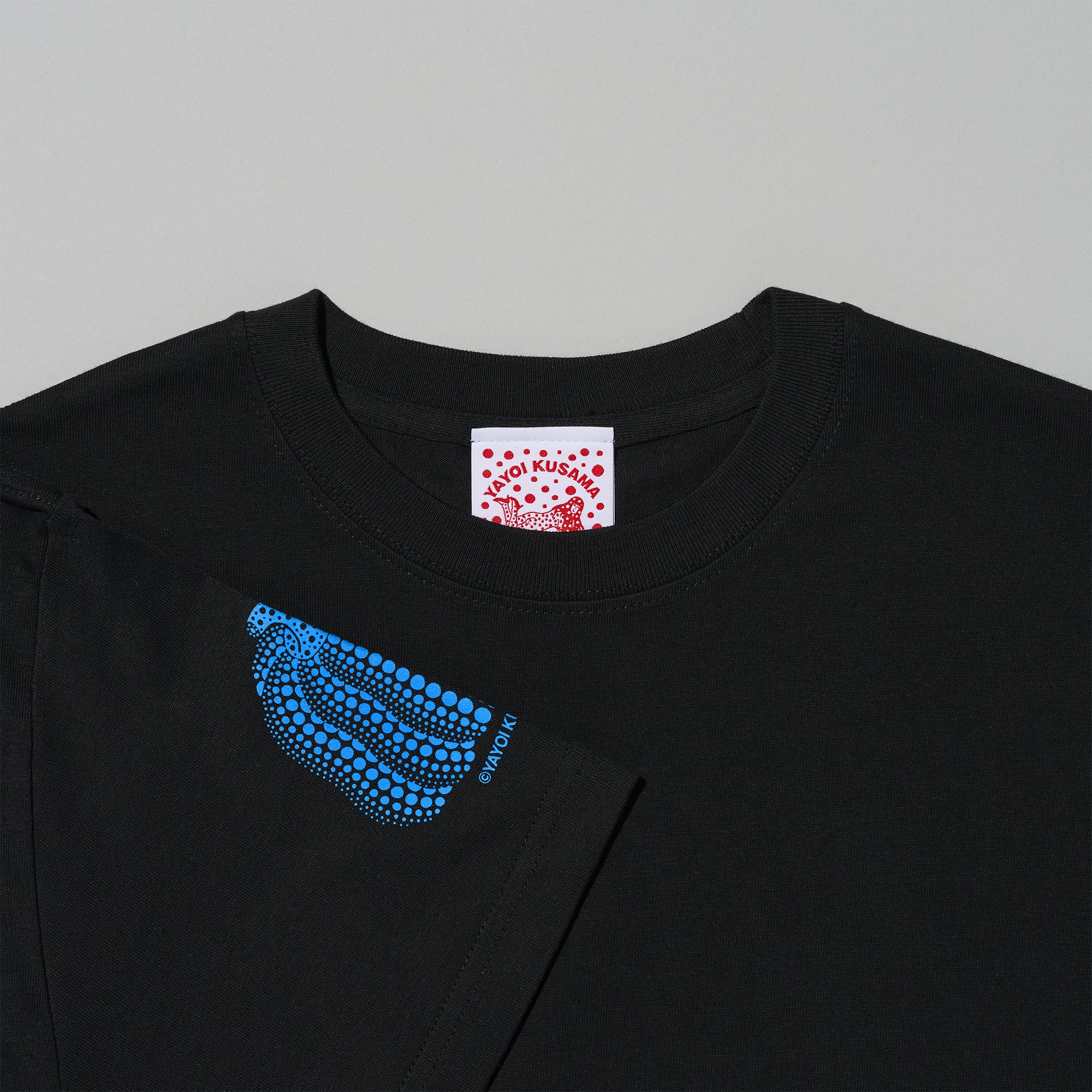 Tシャツ かぼちゃ／黒×ブルー｜草間彌生 アートグッズ公式オンラインストア