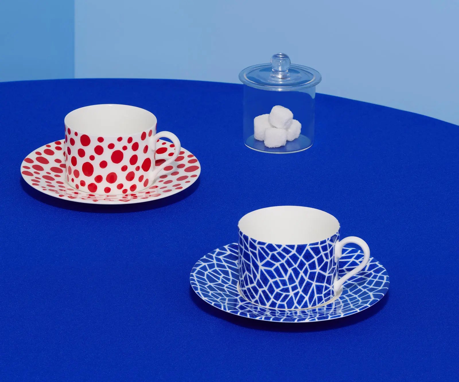 草間彌生 KUSAMA EXHIBITION オブジェ シルバー ガラスケース付 YAYOI 草間彌生 KUSAMA EXHIBITION オブジェ シルバー ガラスケース付 YAYOI